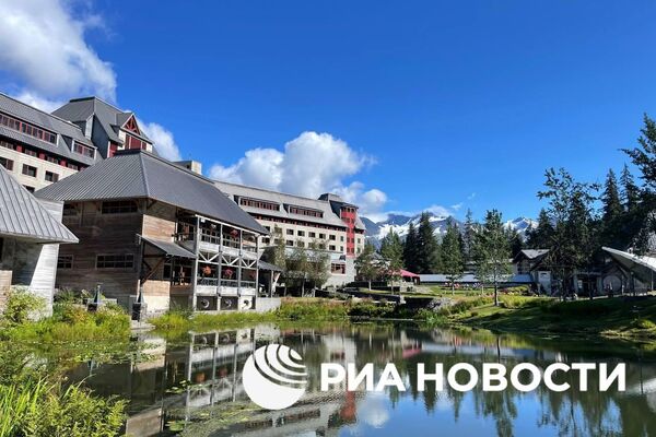 Корреспондент РИА Новости показал отель, где, как утверждают СМИ, может пройти встреча Путина и Трампа - Sputnik Узбекистан