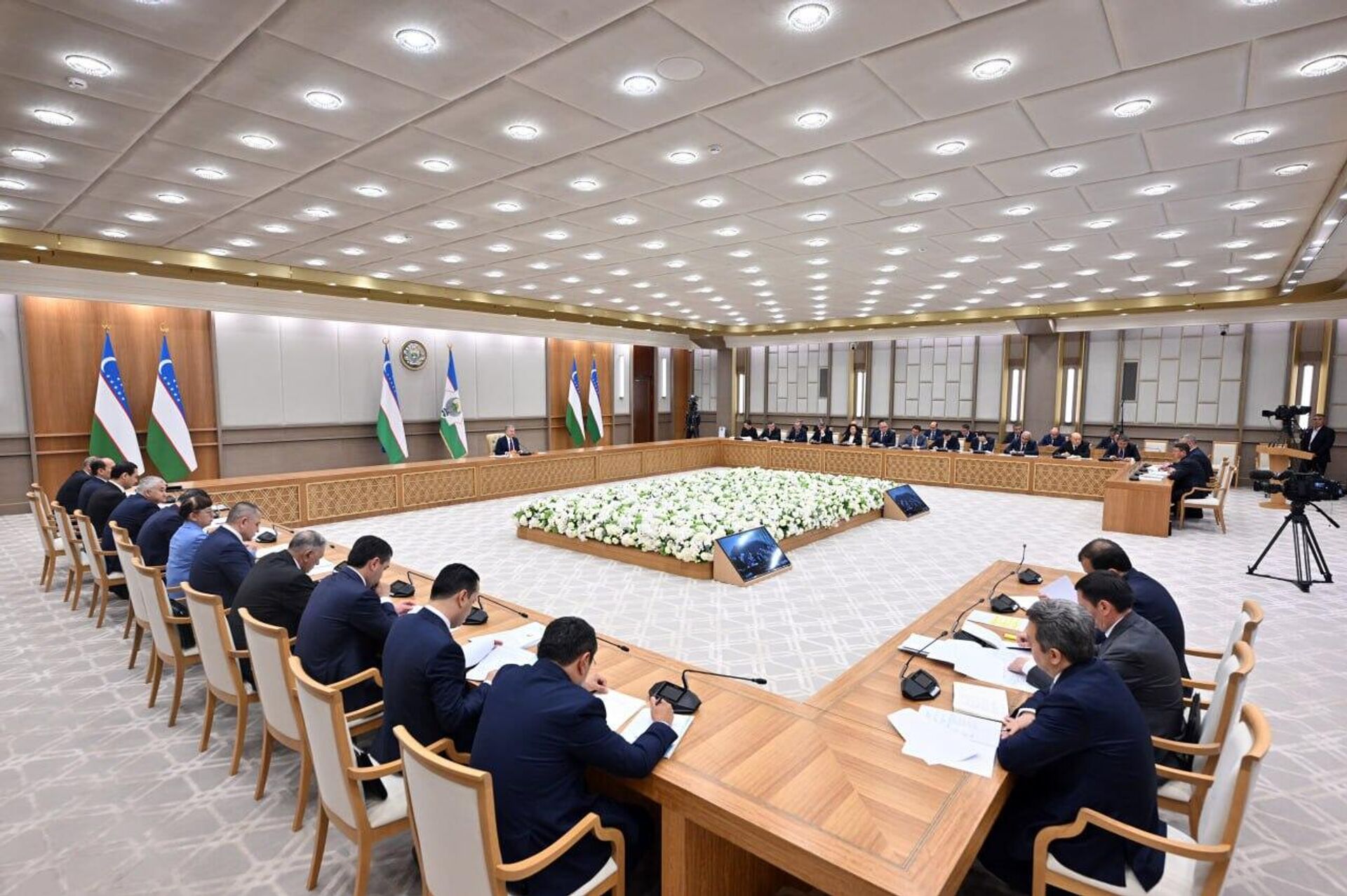 videoselektornoe soveshanie po voprosam dalneyshey podderjki tekstilnoy otrasli - Sputnik O‘zbekiston, 1920, 13.08.2025