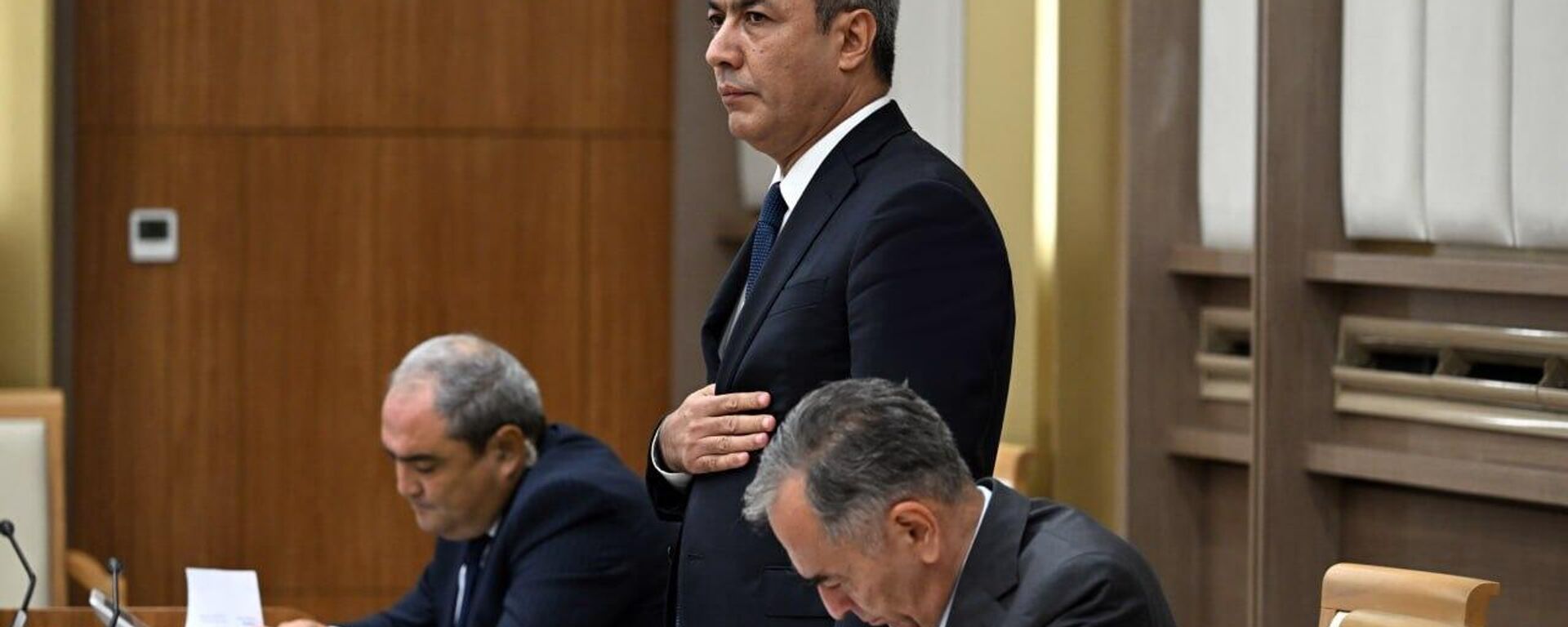 В Узбекистане создадут Агентство по развитию легкой промышленности, заявил президент Шавкат Мирзиёев на видеоселекторном совещании - Sputnik Ўзбекистон, 1920, 13.08.2025