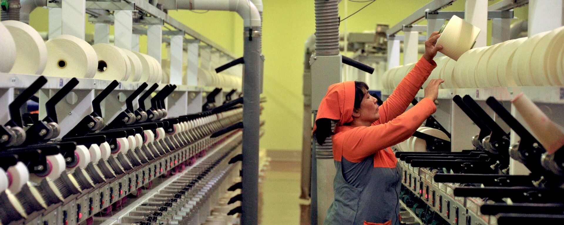 Текстильные фабрики Uztex Chirchik и Eurotex Global в Узбекистане - Sputnik Ўзбекистон, 1920, 22.09.2025