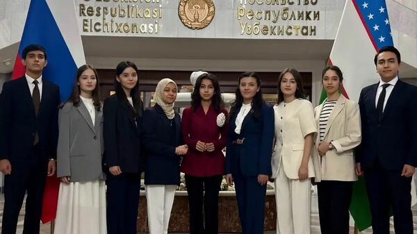 Студенты УМЭД и Ташкентского университета востоковедения проходят стажировку в Посольстве Узбекистана в Москве - Sputnik Узбекистан