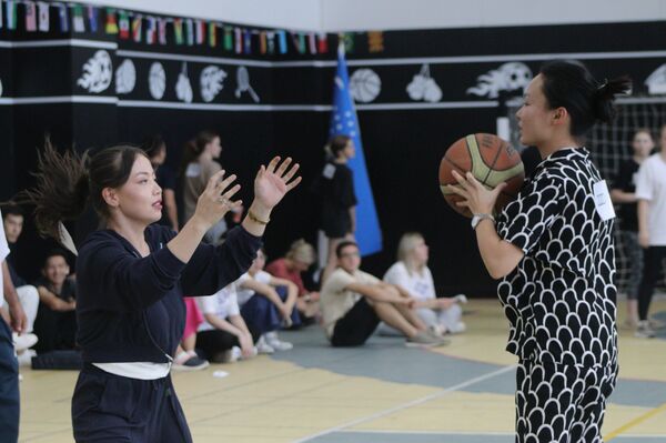 В Самарканде проходит международный летний лагерь студентов медицинских вузов - Sputnik Узбекистан