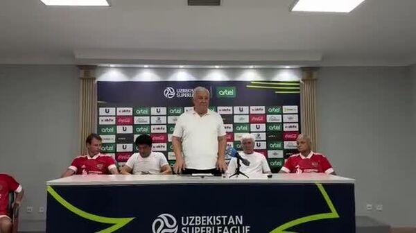 Ветераны футбола России и Узбекистана сыграли матч памяти Пахтакор-79 - Sputnik Узбекистан