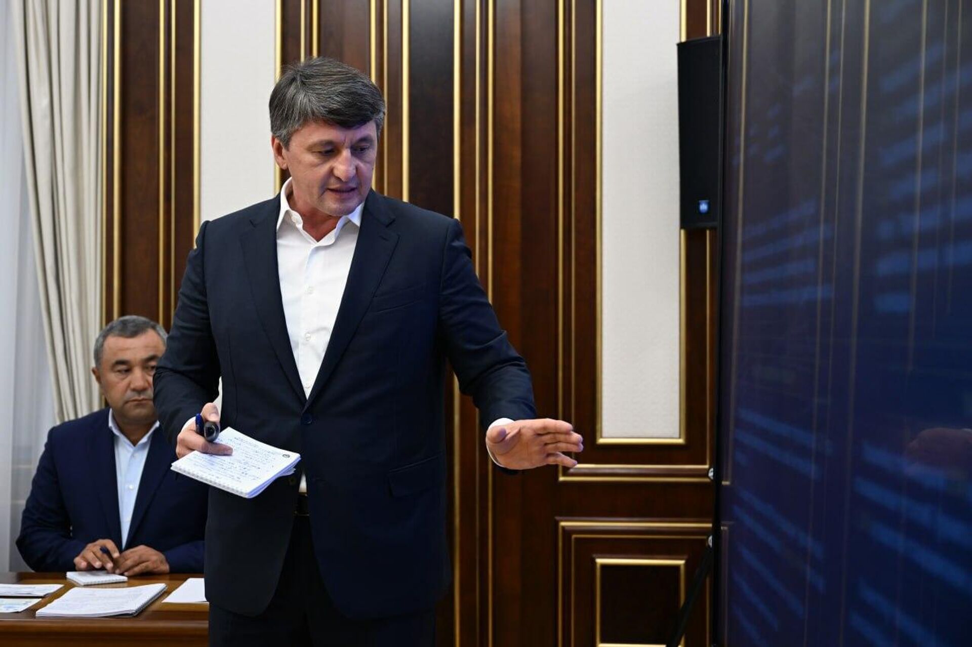 Президент Шавкат Мирзиёев ознакомился с презентацией о мерах по расширению переработки отходов - Sputnik Узбекистан, 1920, 15.08.2025