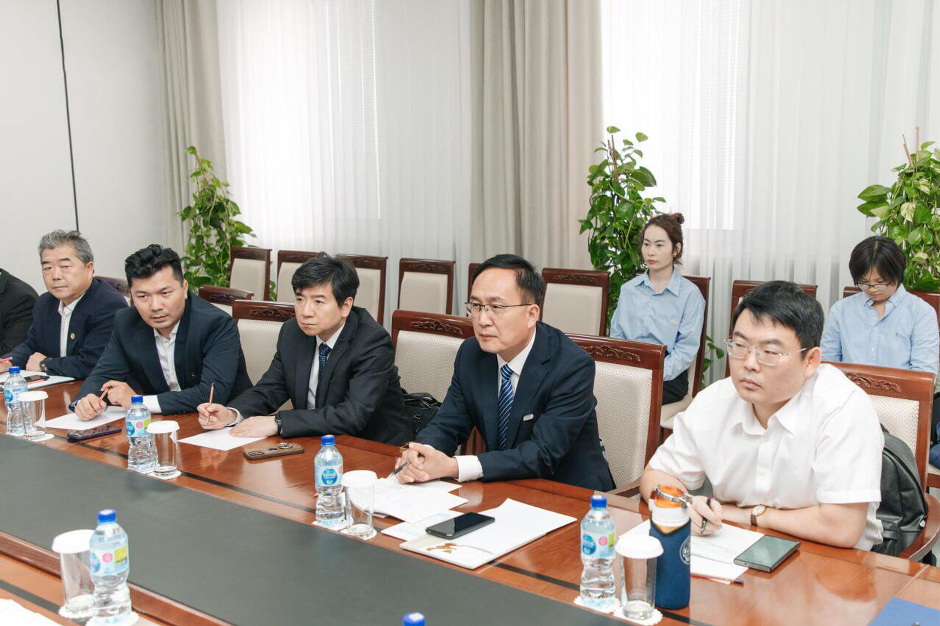 Министр транспорта Жасурбек Чориев провел переговоры с зам. гендиректором китайской компании Tianjin Rail Transit Group Юнькан Ма - Sputnik Узбекистан, 1920, 15.08.2025