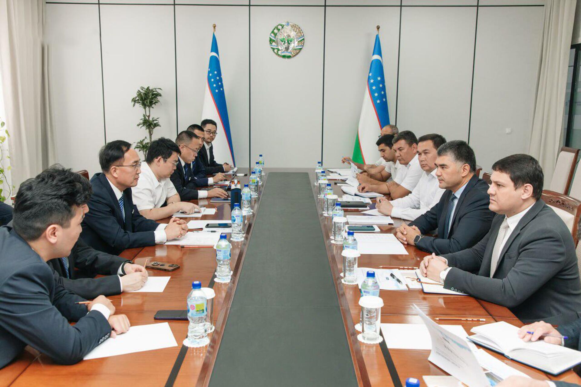 Министр транспорта провел переговоры с представителем китайской компании Tianjin Rail Transit Group . - Sputnik Узбекистан, 1920, 15.08.2025