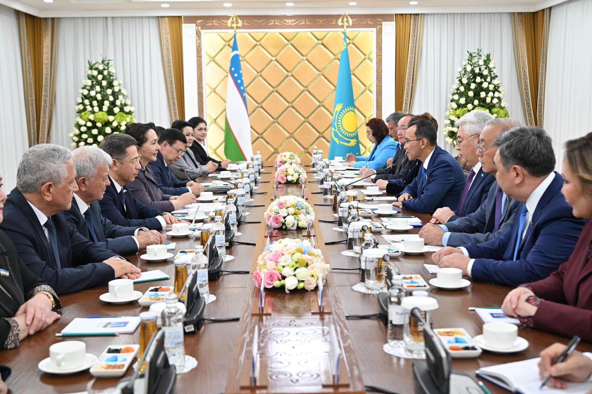 Сенаты Казахстана и Узбекистана договорились о сотрудничестве Сенаты Казахстана и Узбекистана договорились о сотрудничестве - Sputnik Узбекистан, 1920, 18.08.2025