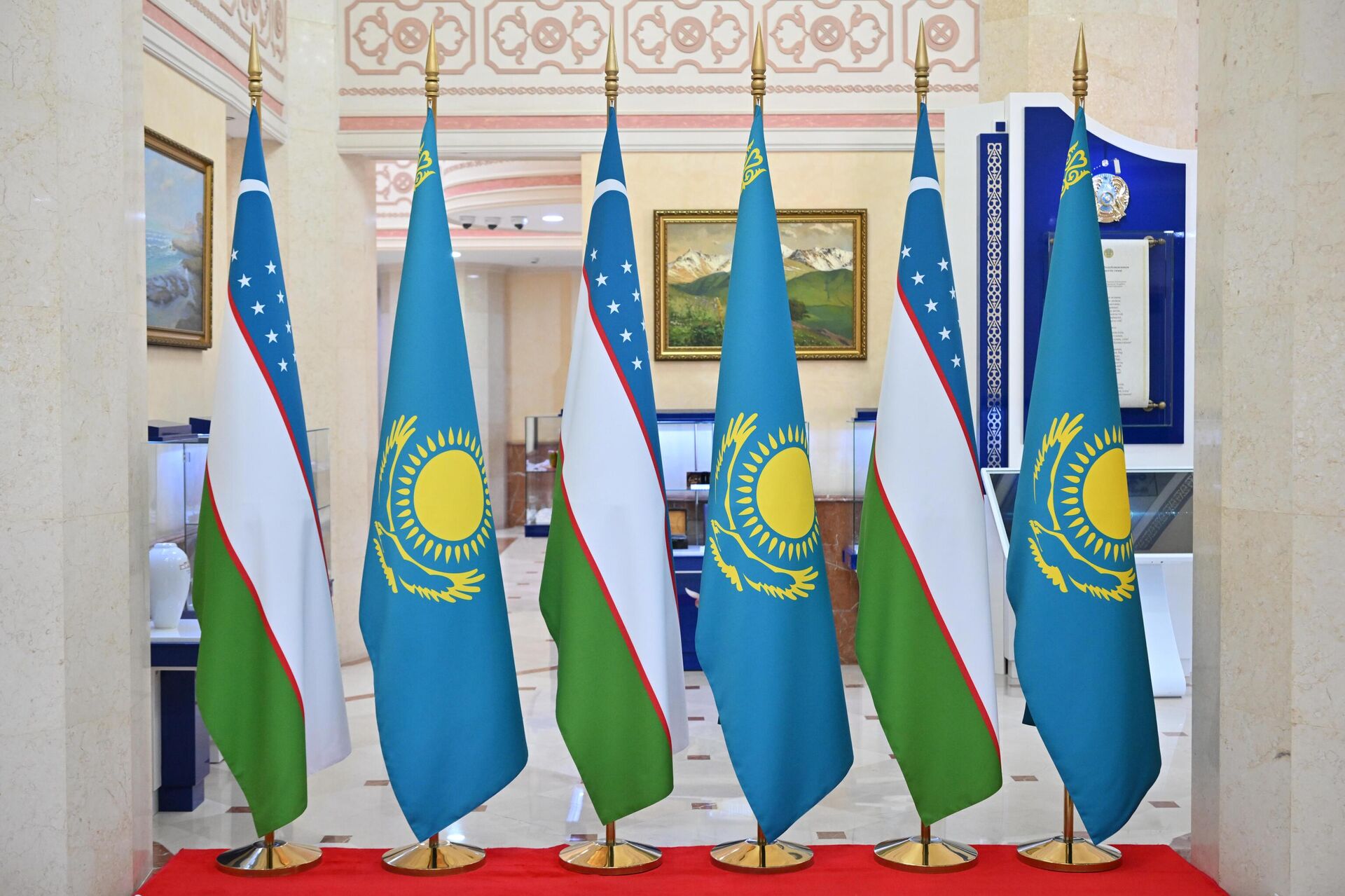 Сенаты Казахстана и Узбекистана договорились о сотрудничестве Сенаты Казахстана и Узбекистана договорились о сотрудничестве - Sputnik Узбекистан, 1920, 18.08.2025