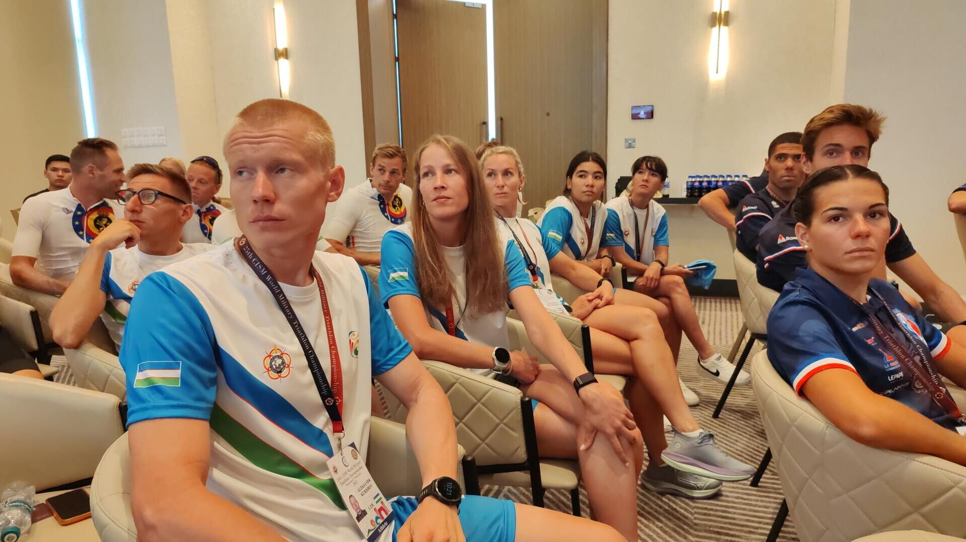 Самарканд принимает сильнейших военных триатлонистов мира - Sputnik Узбекистан, 1920, 18.08.2025