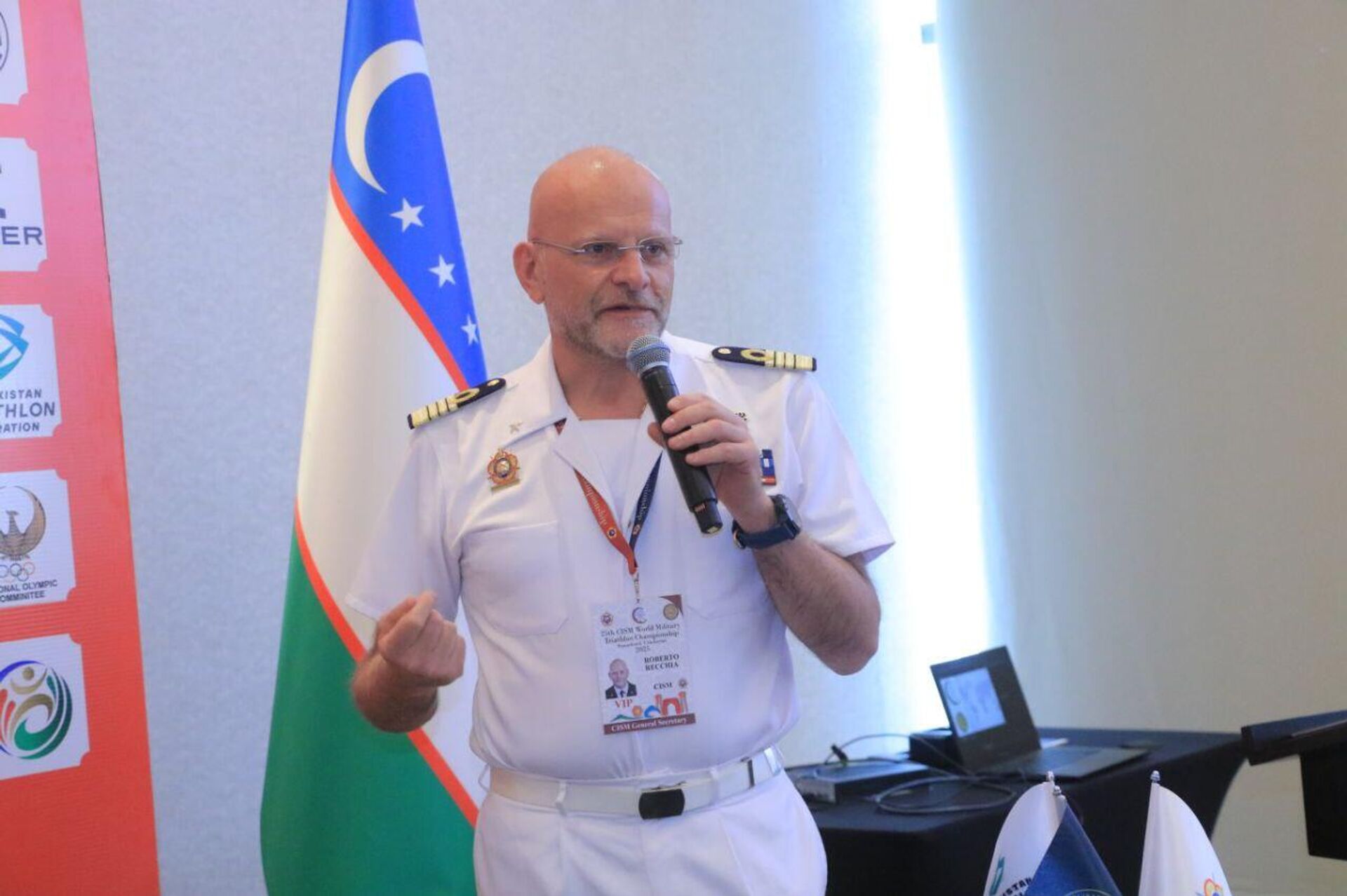 Самарканд принимает сильнейших военных триатлонистов мира - Sputnik Узбекистан, 1920, 18.08.2025