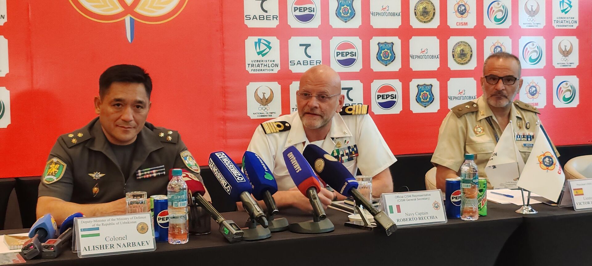 Самарканд принимает сильнейших военных триатлонистов мира - Sputnik Узбекистан, 1920, 18.08.2025