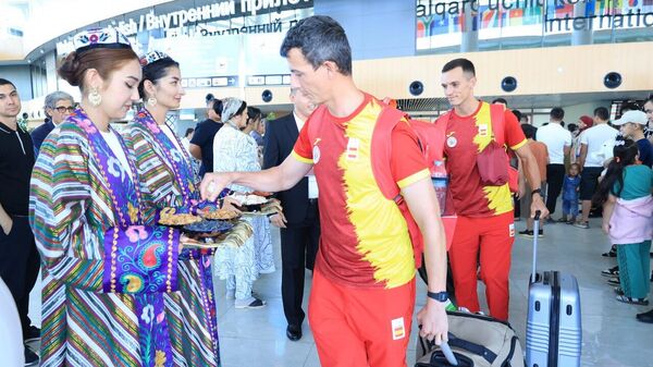 Самарканд принимает сильнейших военных триатлонистов мира - Sputnik Узбекистан