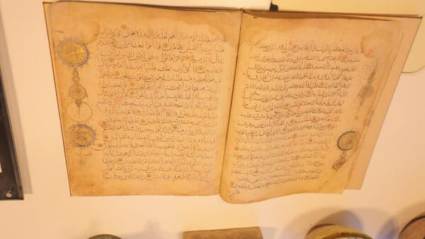Артефакты из Саудовской Аравии привезли в Центр исламской цивилизации в Узбекистан - Sputnik Узбекистан