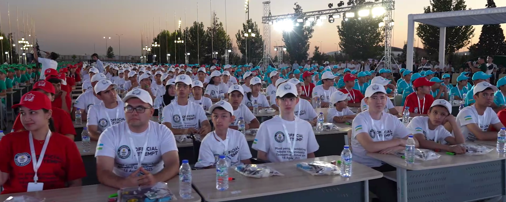 Molodie injeneri iz Uzbekistana pobili mirovoy rekord - Sputnik O‘zbekiston, 1920, 19.08.2025