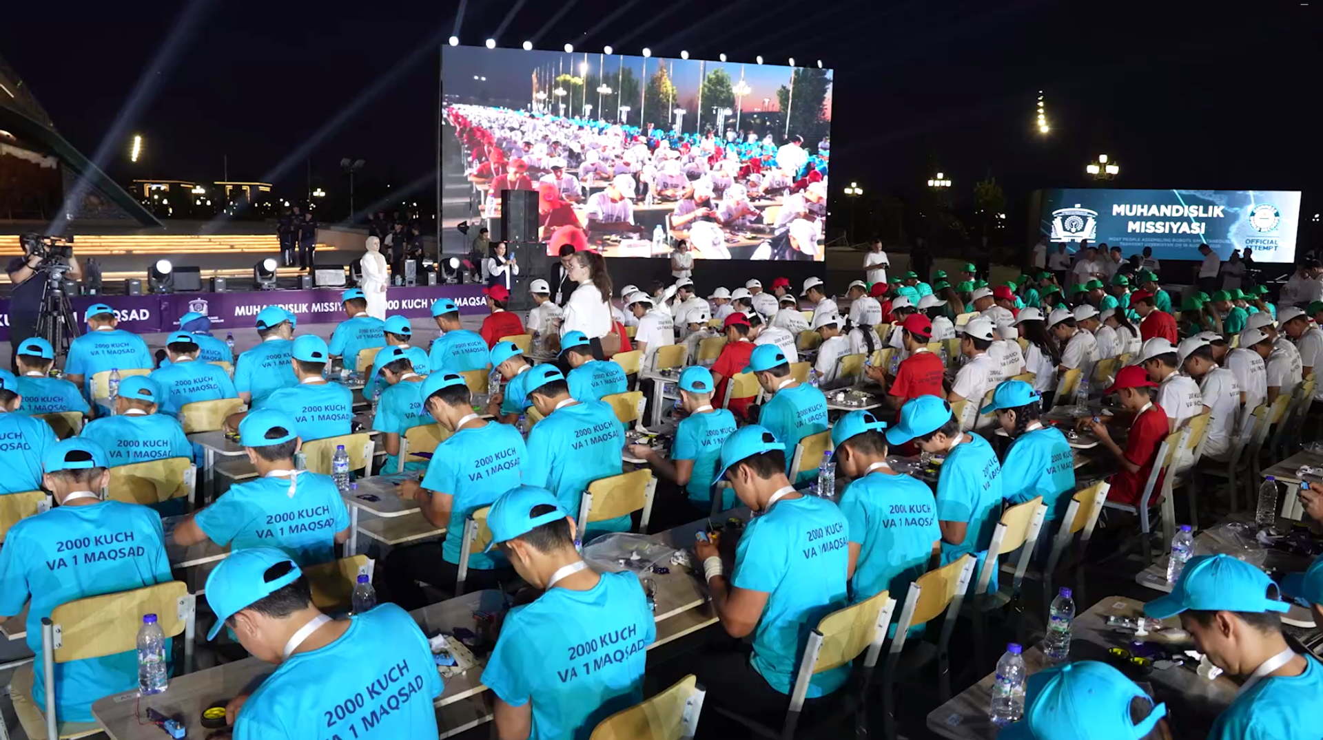 Молодые инженеры из Узбекистана побили мировой рекорд - Sputnik Узбекистан, 1920, 19.08.2025