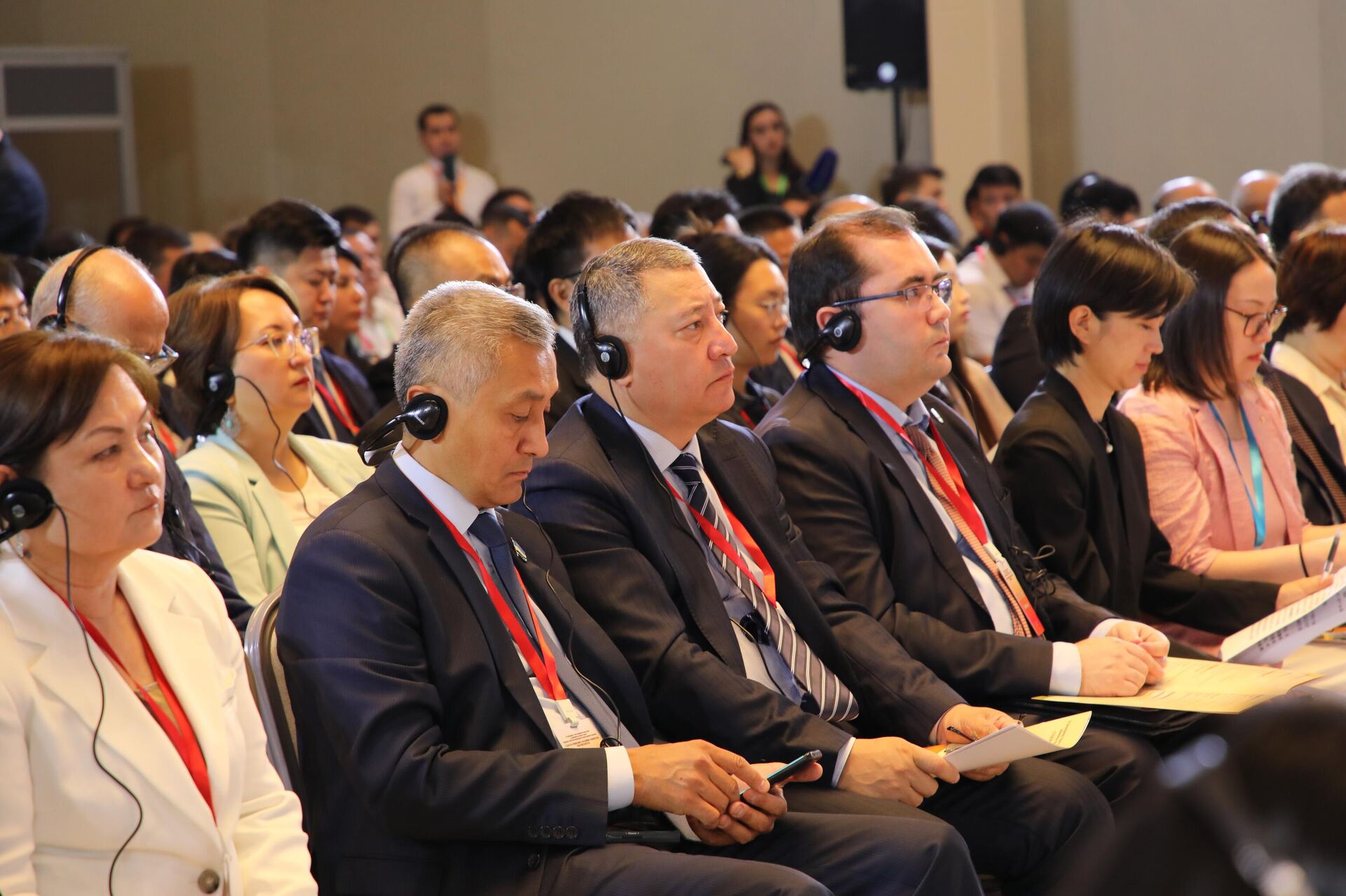 В Ташкенте состоялась презентация книги Председателя КНР Си Цзиньпина Об уважении и обеспечении прав человека, впервые изданной на узбекском языке. В Ташкенте состоялась презентация книги Председателя КНР Си Цзиньпина Об уважении и обеспечении прав человека, впервые изданной на узбекском языке. - Sputnik Узбекистан, 1920, 19.08.2025