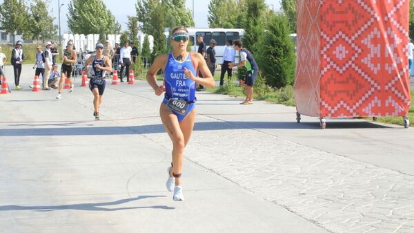 Сборная России завоевала еще одно золото чемпионата мира по триатлону - Sputnik Узбекистан