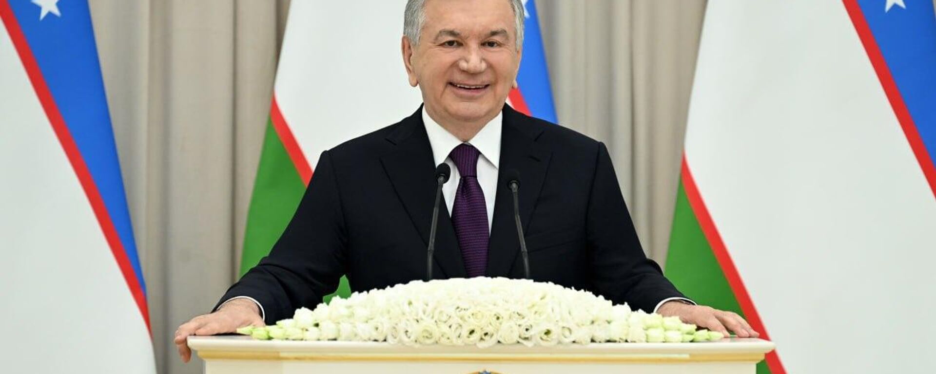 Президент Шавкат Мирзиёев торжественно вручил награды группе предпринимателей, удостоенных почетных званий, орденов и медалей
 - Sputnik Ўзбекистон, 1920, 09.09.2025