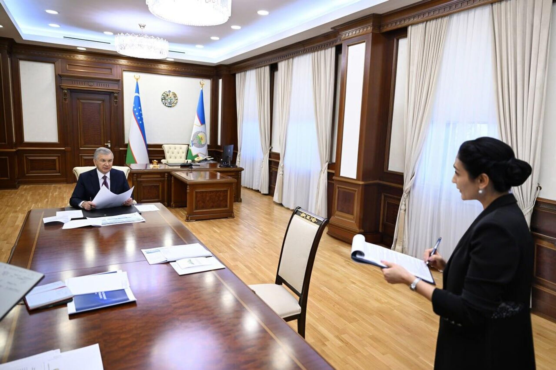 Президент ознакомился с презентацией по вопросам совершенствования судебной системы и обеспечения правосудия - Sputnik Узбекистан, 1920, 22.08.2025