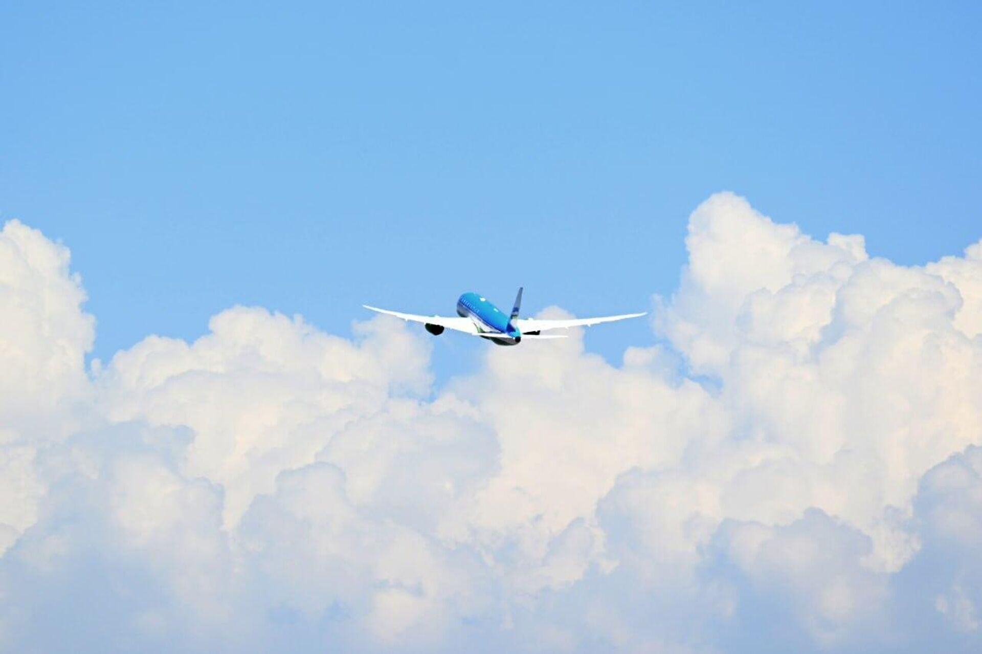 Президент Узбекистана Шавкат Мирзиёев по приглашению Гурбангулы Бердымухамедова отбыл в Туркменистан с рабочим визитом. - Sputnik Узбекистан, 1920, 22.08.2025