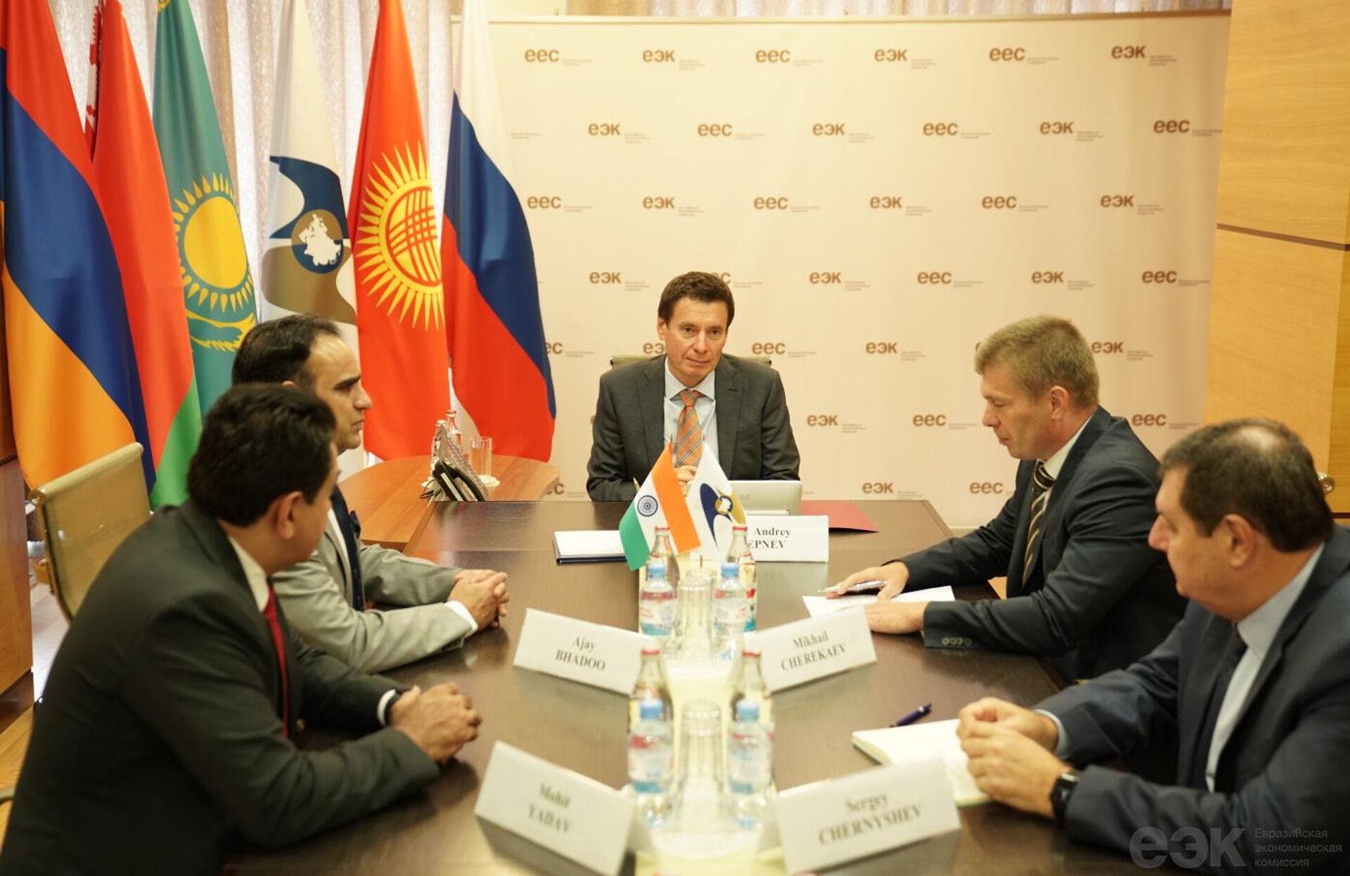 Андрей Слепнев принял руководителей переговорных групп по заключению соглашения о свободной торговле между ЕАЭС и Индией - Sputnik Узбекистан, 1920, 22.08.2025