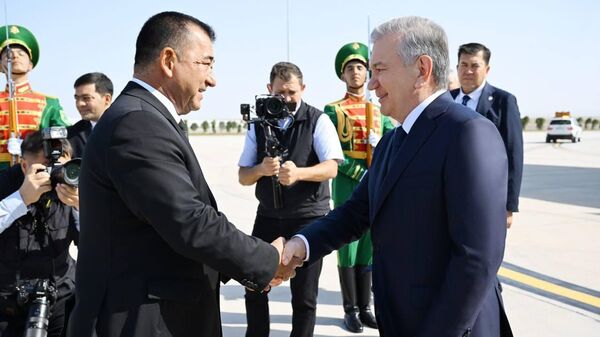 Президент Узбекистана Шавкат Мирзиёев прибыл в Туркменистан с рабочим визитом. - Sputnik Узбекистан