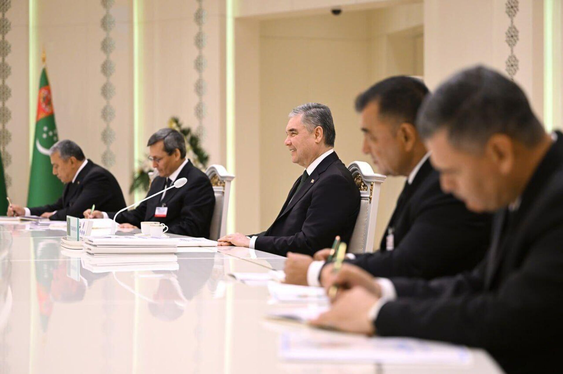 Переговоры Мирзиёева и Бердымухамедова - Sputnik Узбекистан, 1920, 22.08.2025