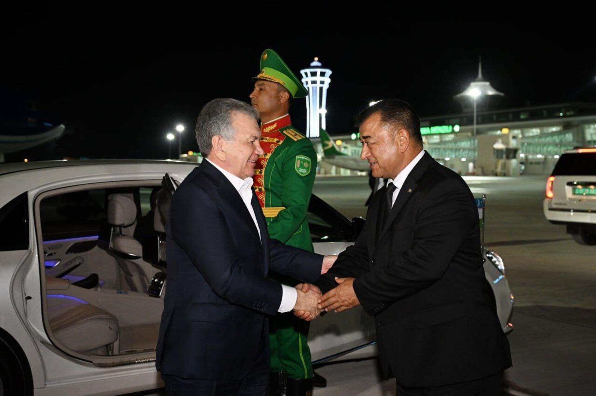 Завершился рабочий визит президента Узбекистана в Туркменистан. - Sputnik Узбекистан, 1920, 23.08.2025