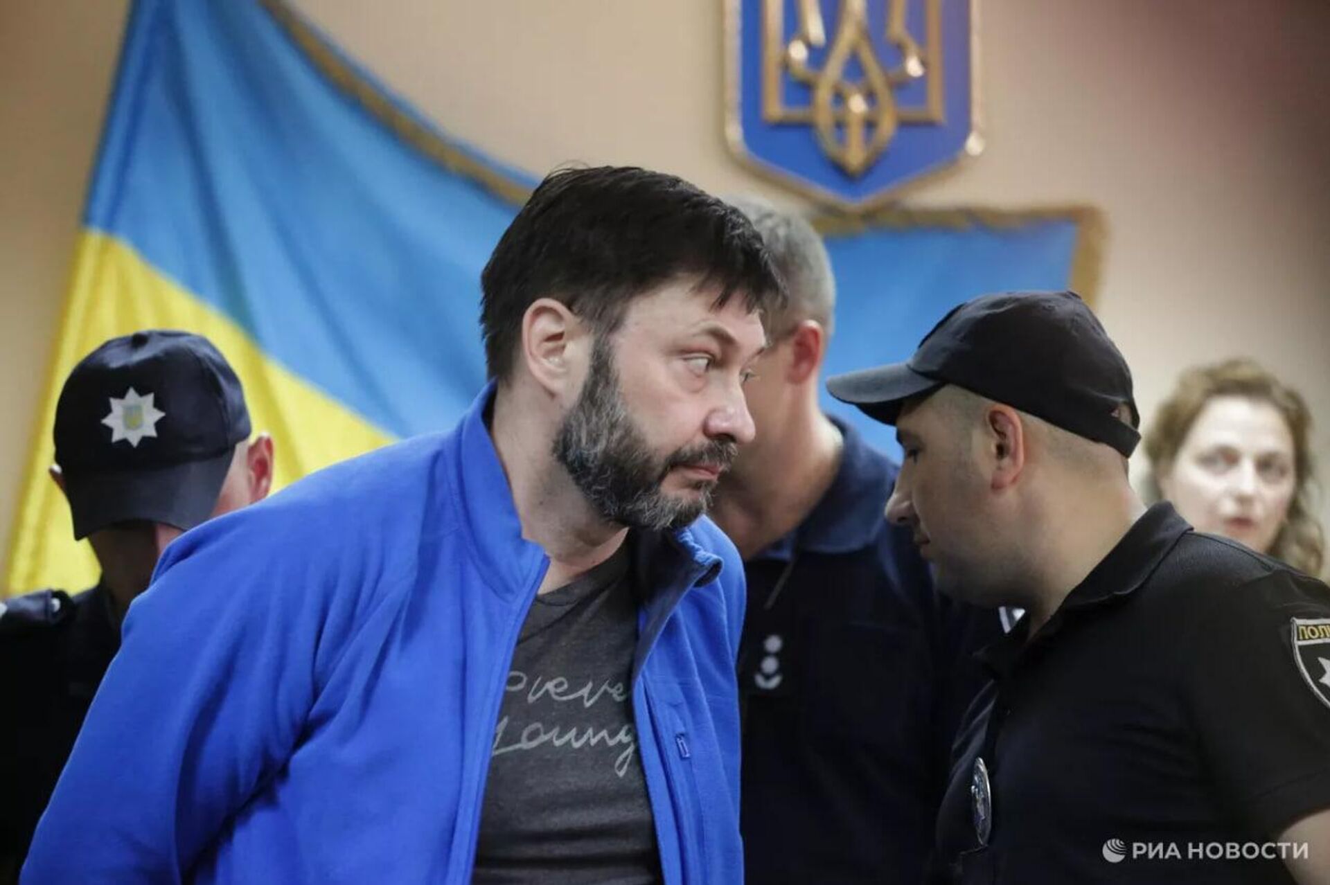 В мае 2018 года после обысков СБУ в РИА Новости — Украина Вышинского задержали и арестовали по обвинению в госизмене. - Sputnik Узбекистан, 1920, 23.08.2025