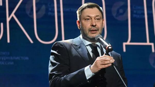 Журналист, исполнительный директор России сегодня и член СПЧ Кирилл Вышинский умер 23 августа 2025 года после тяжелой и продолжительной болезни. - Sputnik Узбекистан