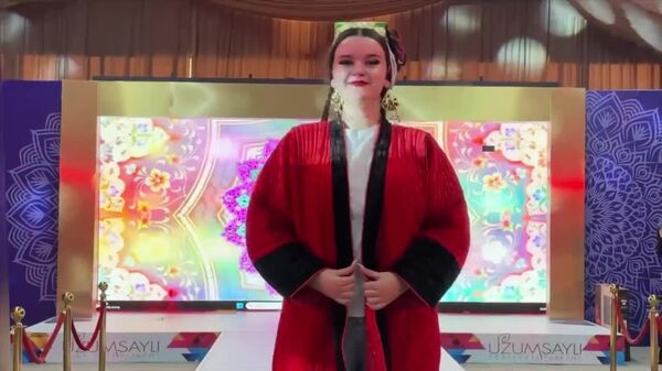 Не только виноград: молодые дизайнеры представили свои коллекции в рамках фестиваля Узум сайли - Sputnik Узбекистан