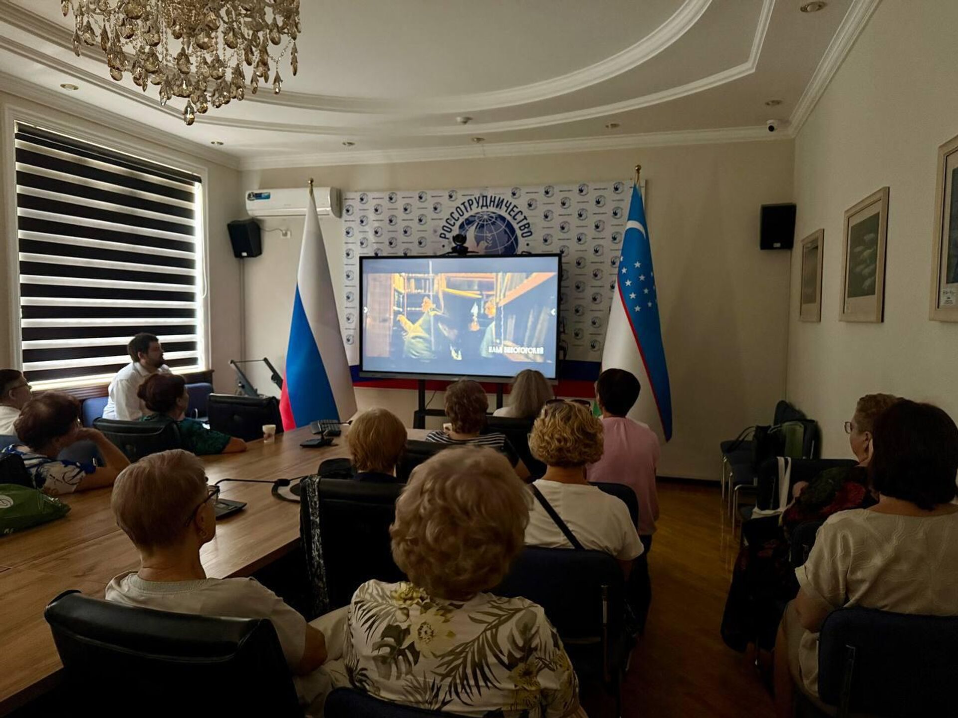 В Русском доме в Ташкенте прошли показы российских фильмов в рамках всероссийской акции Ночь кино – 2025 - Sputnik Узбекистан, 1920, 24.08.2025