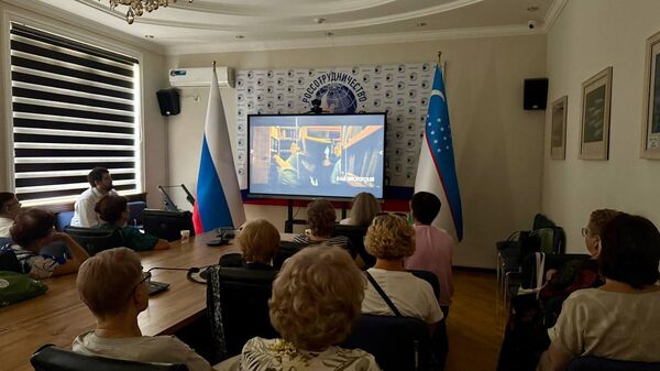 В Русском доме в Ташкенте прошли показы российских фильмов в рамках всероссийской акции Ночь кино – 2025 - Sputnik Узбекистан