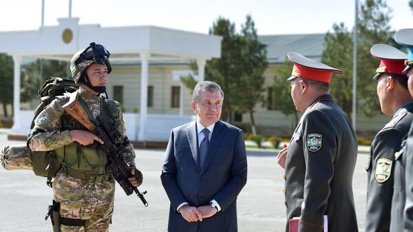 Шавкат Мирзиёев посетил воинскую часть (архивное фото)
 - Sputnik Узбекистан