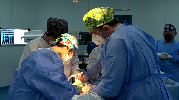 Как врачи в Узбекистане возвращают пациентам счастливое детство - Sputnik Узбекистан