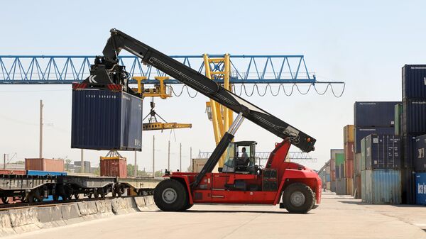 Контейнеры в ж/д терминале Ташкента - Sputnik Узбекистан