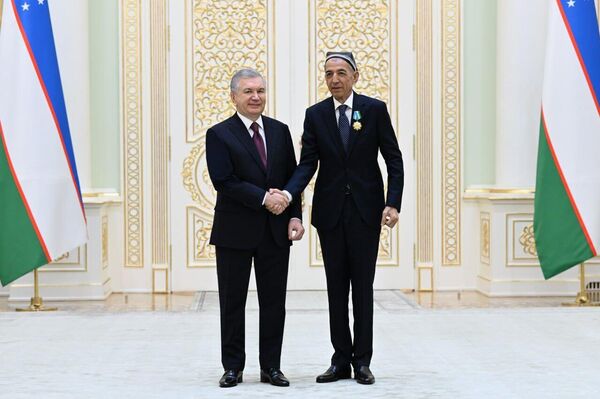 Президент: каждое достижение служит возвышению достоинства и защите прав человека - Sputnik Узбекистан