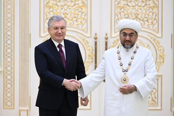 Президент: каждое достижение служит возвышению достоинства и защите прав человека - Sputnik Узбекистан