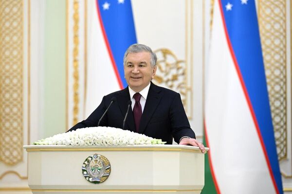 Президент: каждое достижение служит возвышению достоинства и защите прав человека - Sputnik Узбекистан