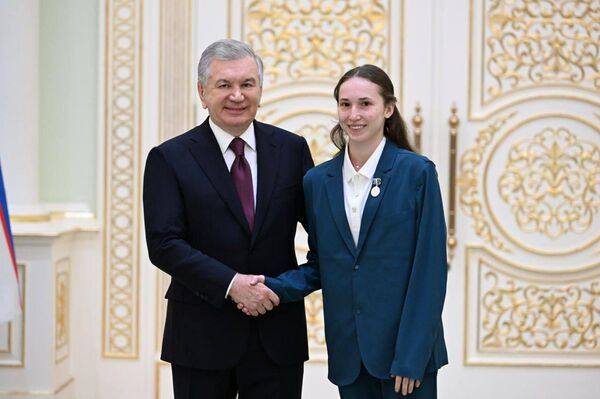 Президент: каждое достижение служит возвышению достоинства и защите прав человека - Sputnik Узбекистан