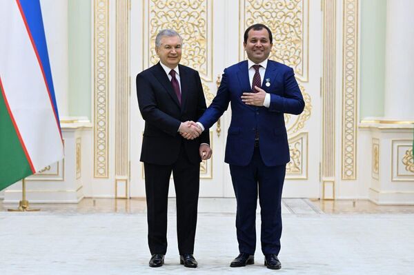 Президент: каждое достижение служит возвышению достоинства и защите прав человека - Sputnik Узбекистан