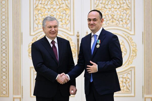 Президент: каждое достижение служит возвышению достоинства и защите прав человека - Sputnik Узбекистан