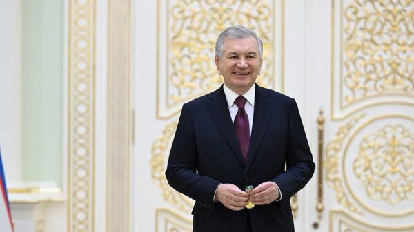 Шавкат Мирзиёев вручил ряду представителей различных сфер государственные награды - Sputnik Ўзбекистон