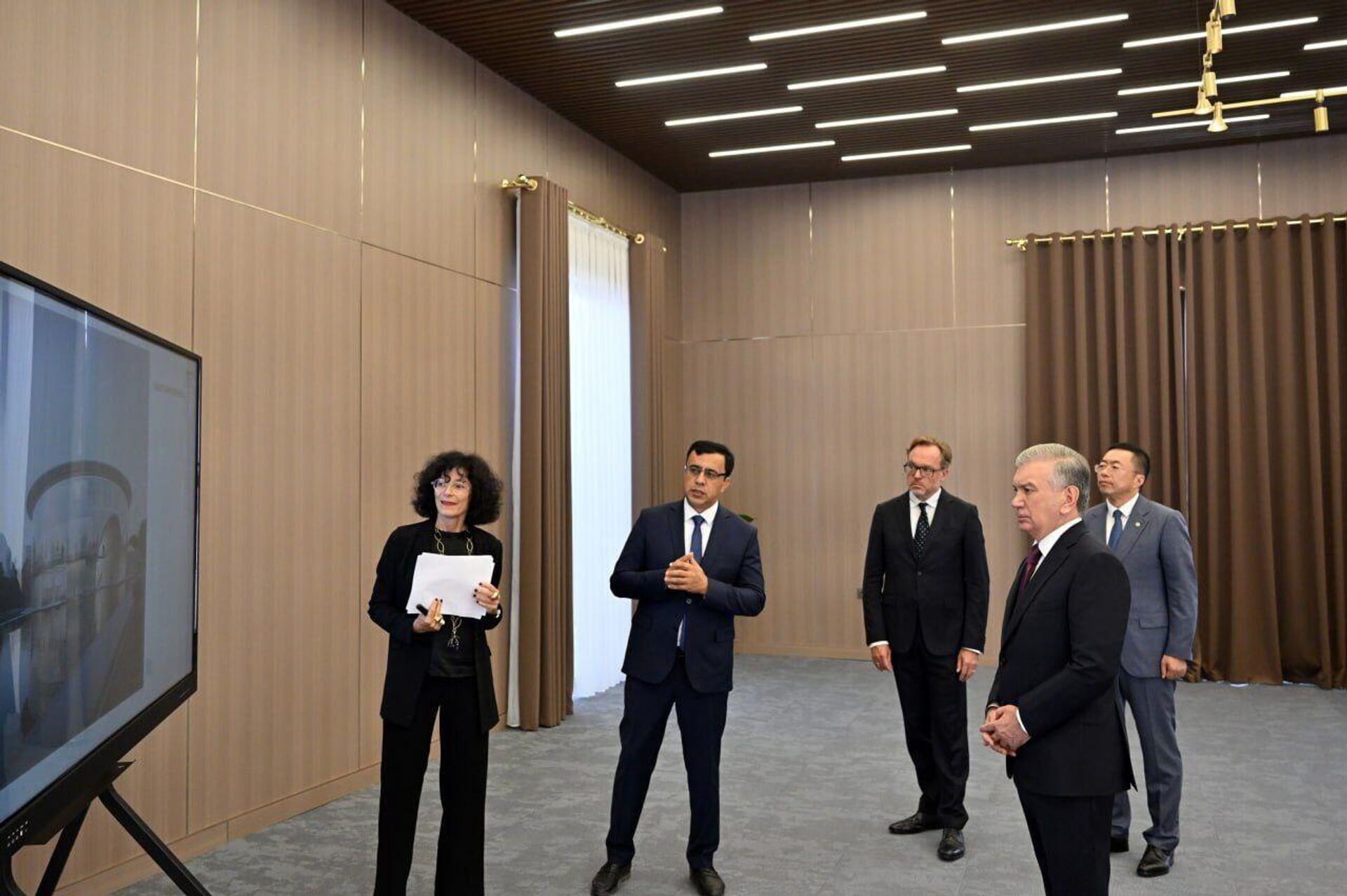 Президент Шавкат Мирзиёев заложил капсулу в фундамент строительства Национального музея Узбекистана - Sputnik Узбекистан, 1920, 28.08.2025