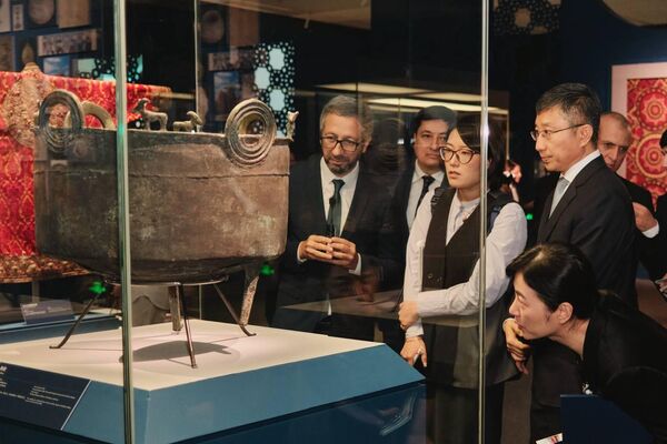 Узбекистан представил 27 редких экспонатов на выставке в Китае - Sputnik Узбекистан