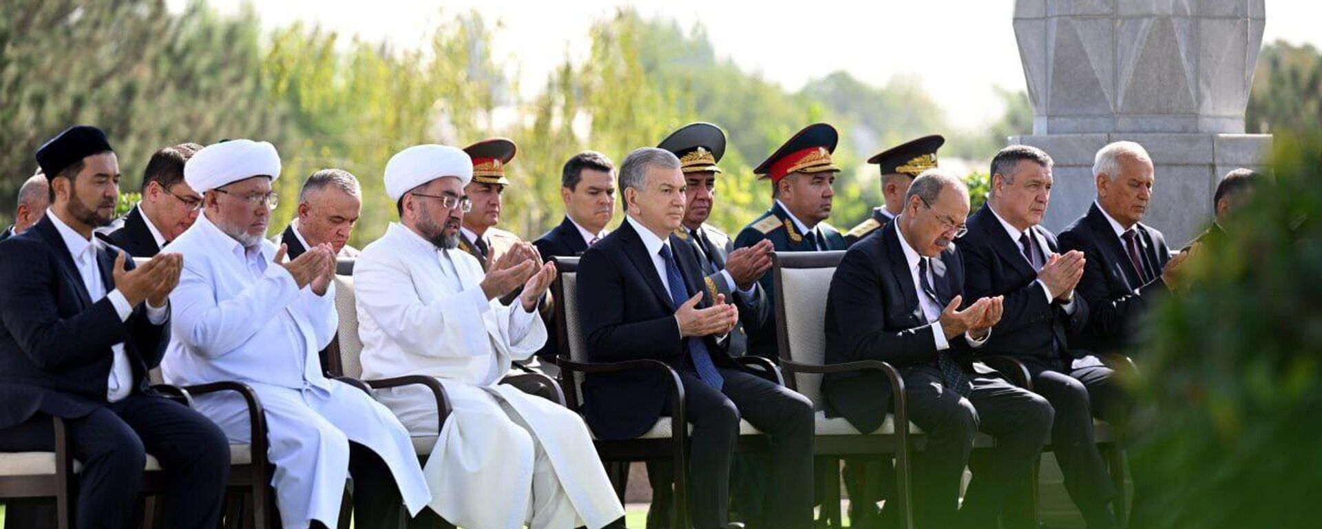 Шавкат Мирзиёев почтил память жертв репрессий - Sputnik Узбекистан, 1920, 29.08.2025