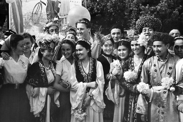 “Янги Ўзбекистонни суратларда кашф этамиз!” фотокўргазмасида архив суратлар “Янги Ўзбекистонни суратларда кашф этамиз!” фотокўргазмасида архив суратлар - Sputnik Ўзбекистон
