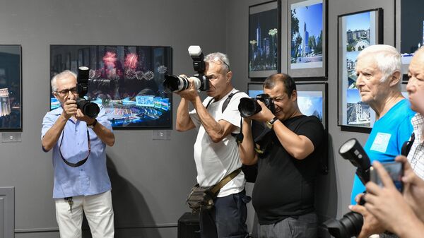 Фотовыставка, посвящённая 34-й годовщине Независимости Республики Узбекистан - Sputnik Узбекистан