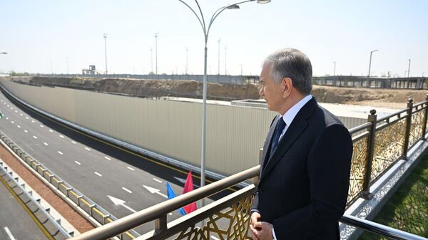 Президент Шавкат Мирзиёев ознакомился с автомобильным тоннелем на улице Новый Узбекистан в Ташкенте. - Sputnik Ўзбекистон