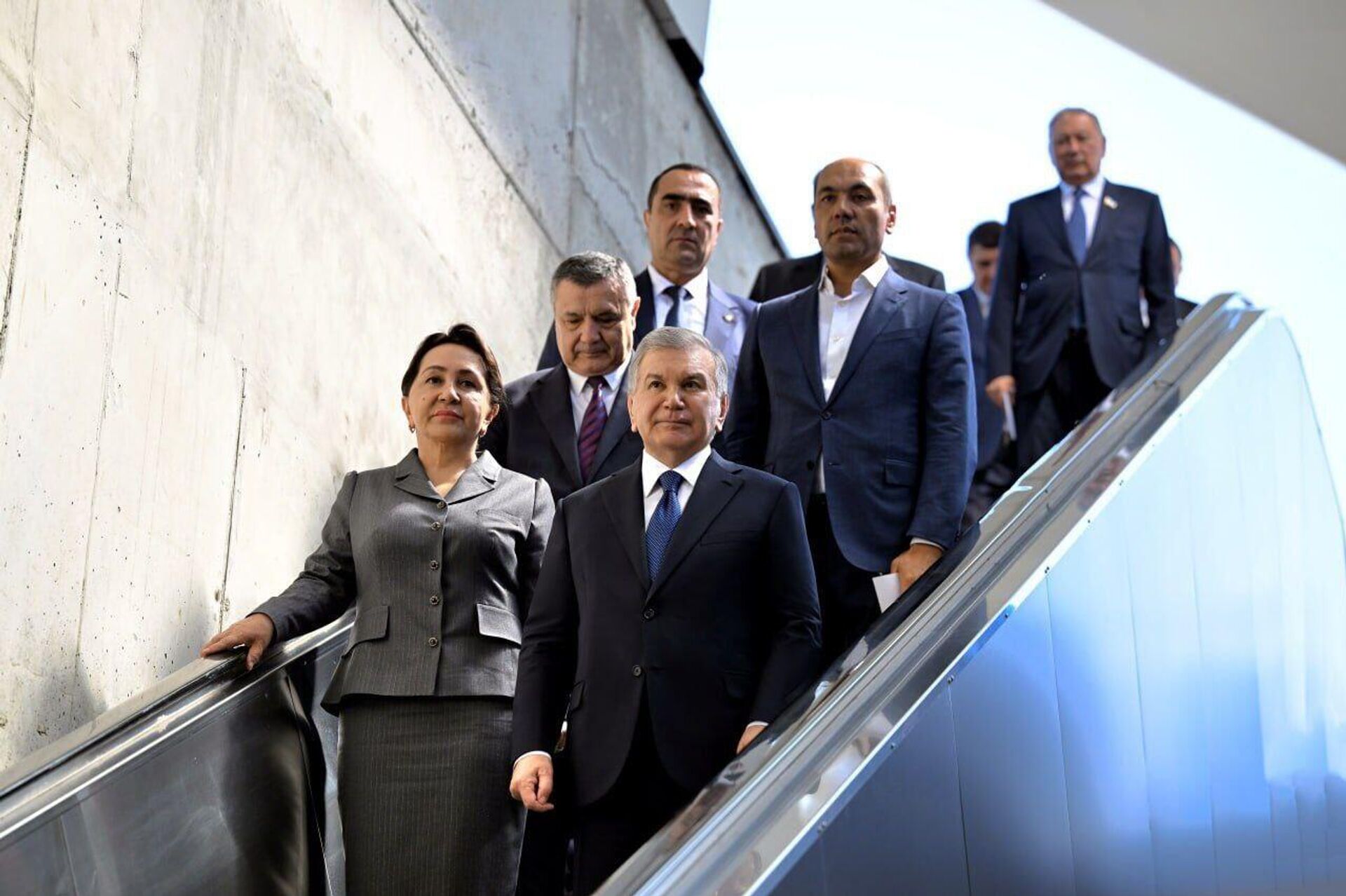 Президент Шавкат Мирзиёев ознакомился с автомобильным тоннелем на улице Новый Узбекистан в Ташкенте. - Sputnik Узбекистан, 1920, 29.08.2025